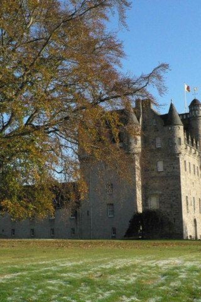 Dog walk at Castle Fraser Miss Bristows Trail · Aberdeenshire · Walkiees