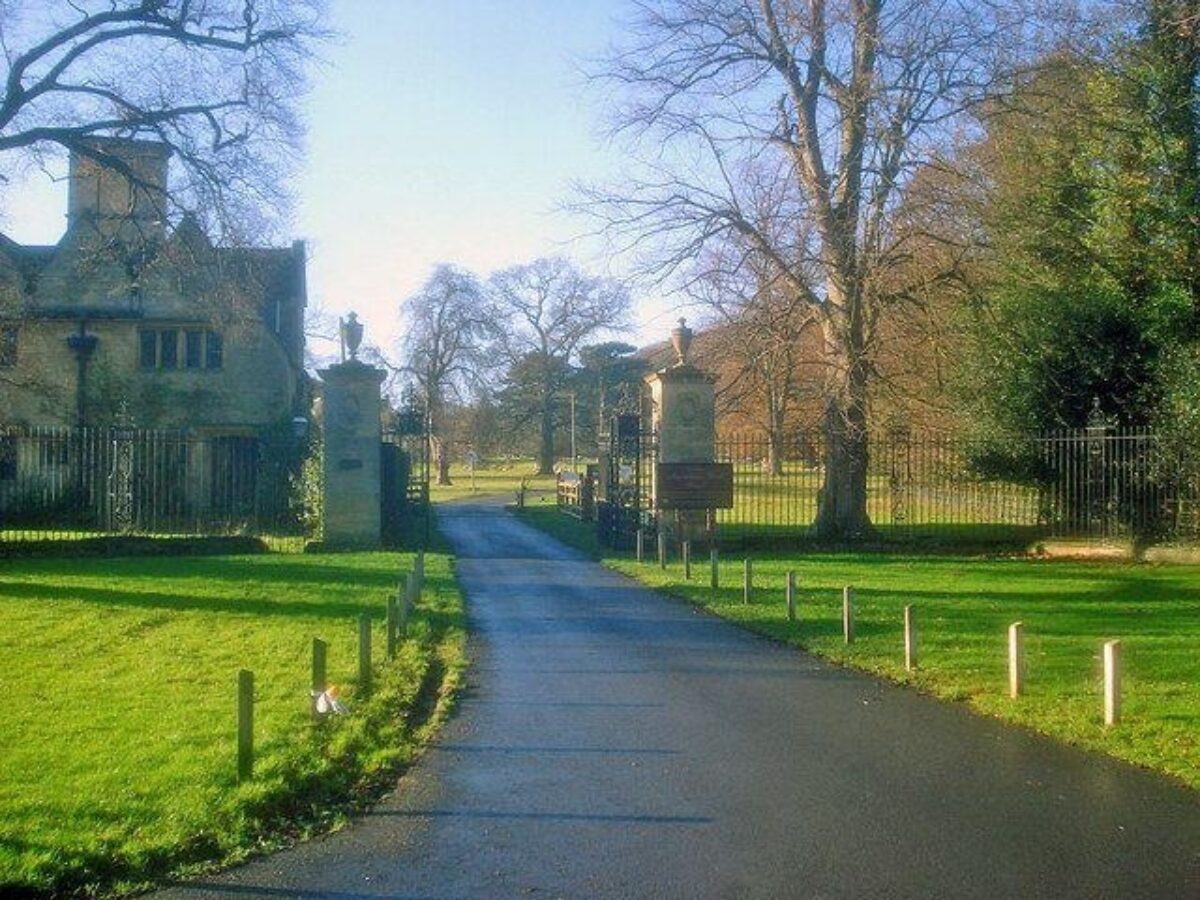 Dumbleton Hall Grounds large photo 3