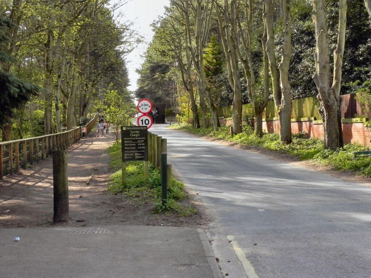 is formby beach dog friendly