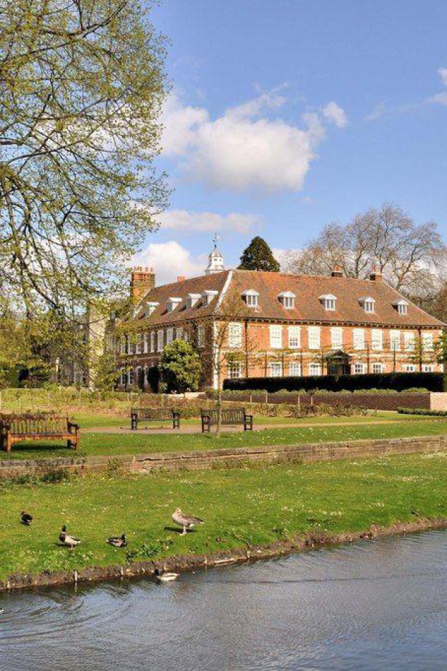 Dog walk at Hall Place, Cray · Kent · Walkiees