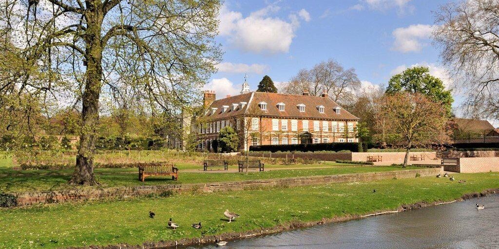 Dog walk at Hall Place, Cray · Kent · Walkiees