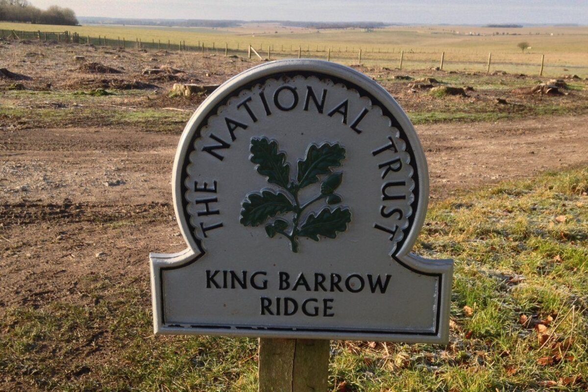 King Barrow Ridge - Stonehenge - Carcus Walk large photo 1