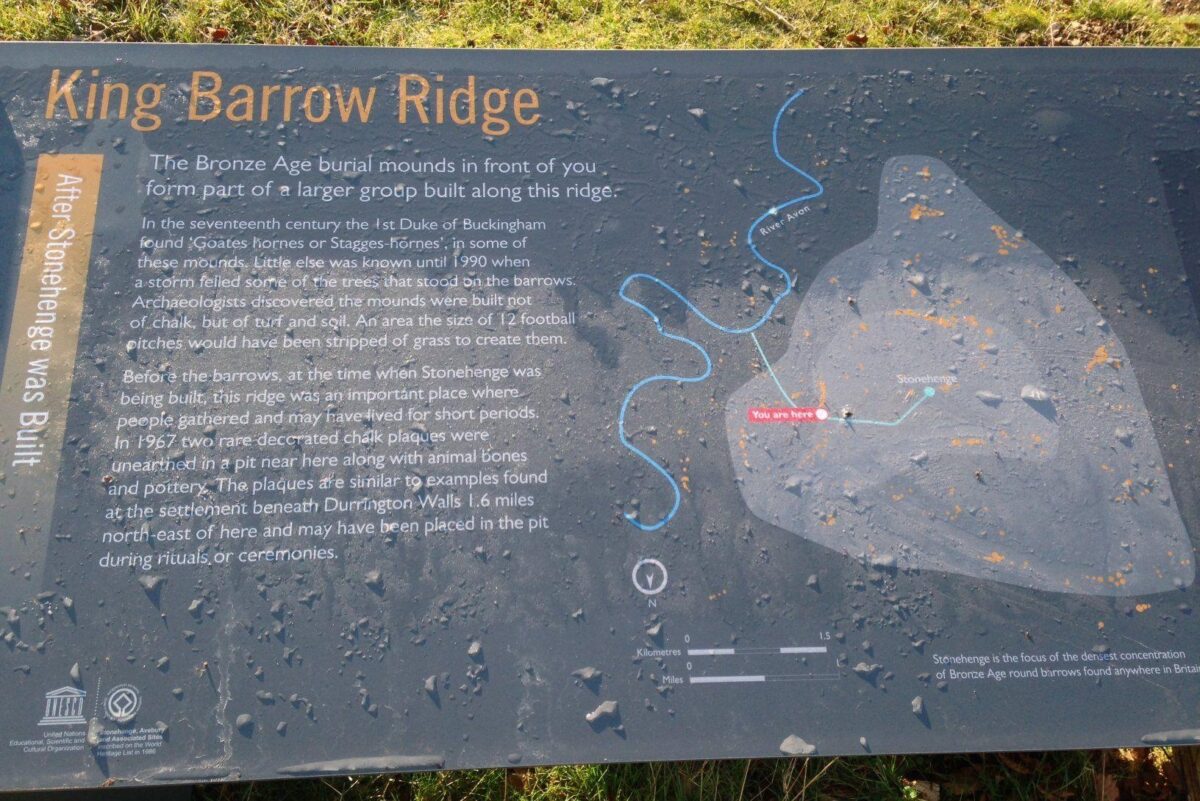 King Barrow Ridge - Stonehenge - Carcus Walk large photo 9