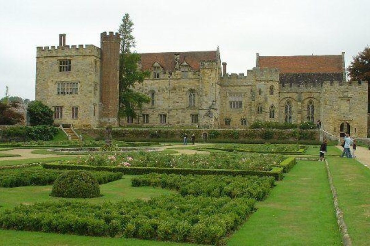 Dog walk at Penshurst Place Circular · Kent · Walkiees