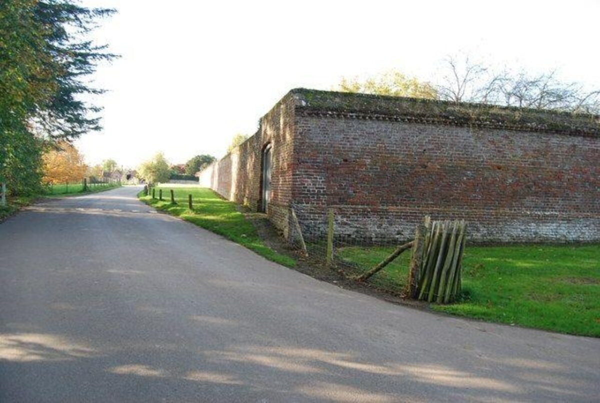 Penshurst Place Circular large photo 3