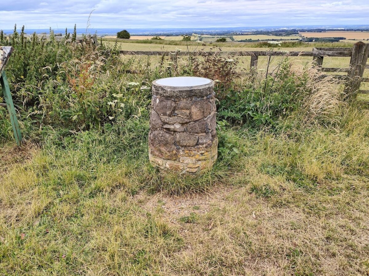 Ridgeway Barbury Castle Country Park large photo 3