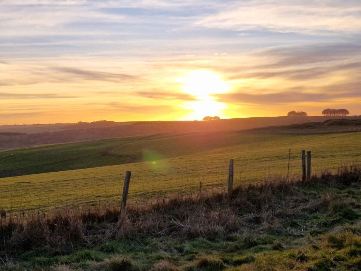 Ridgeway Barbury Castle Country Park large photo 1