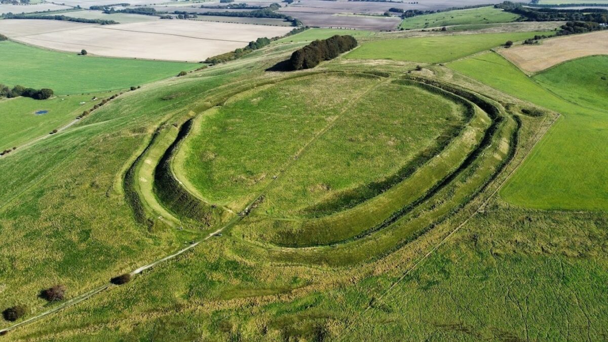 Ridgeway Barbury Castle Country Park large photo 2