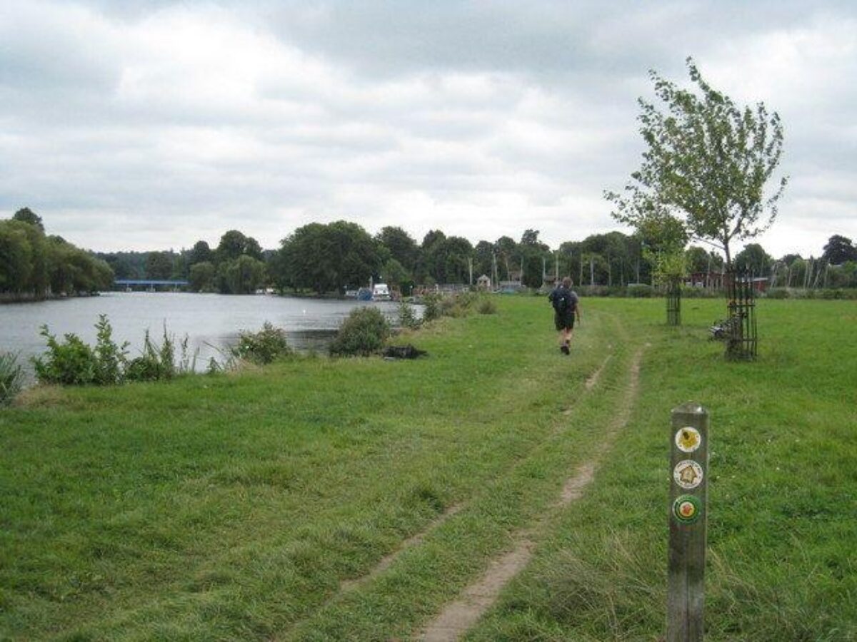 Thames Path - Cookham large photo 1