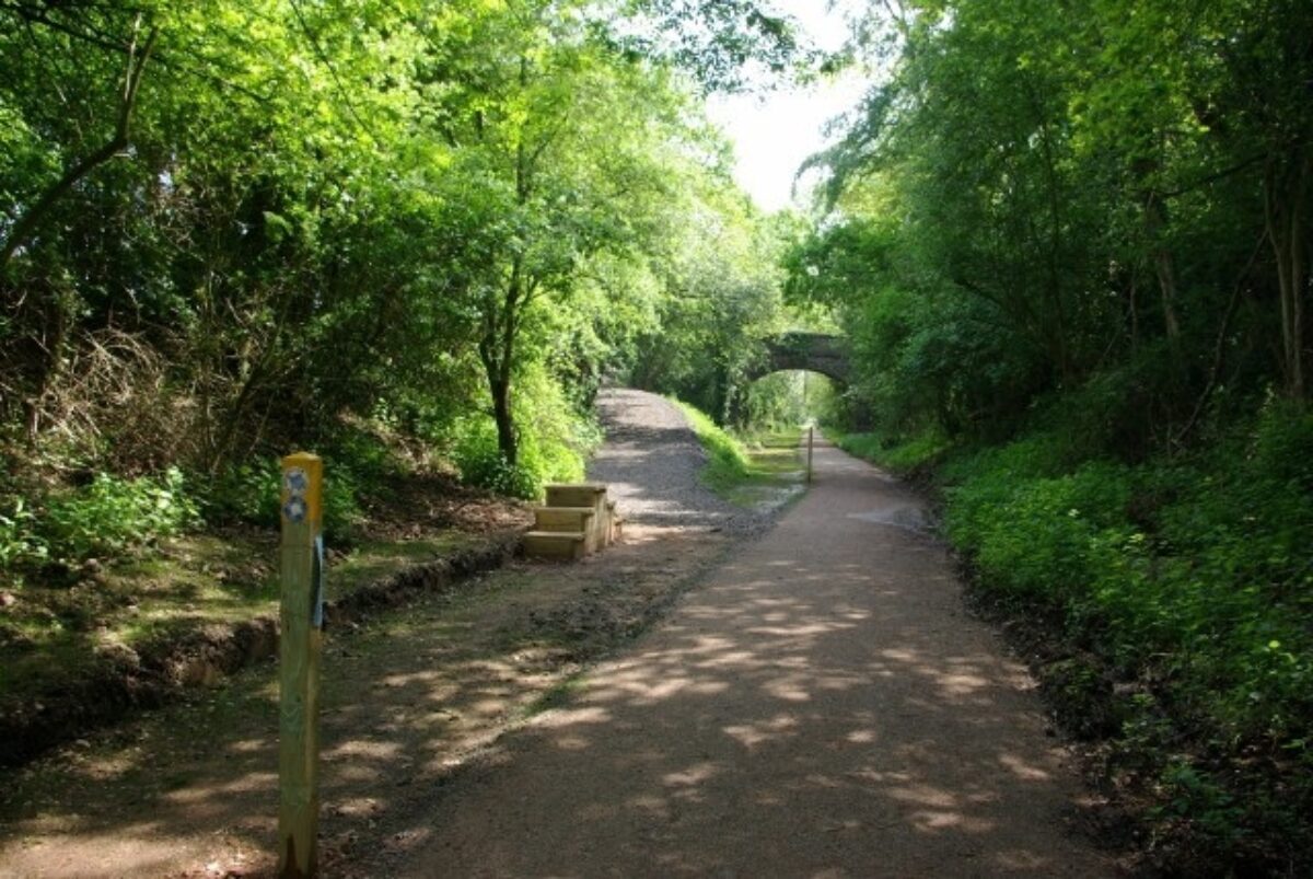 The Kenilworth Greenway large photo 1