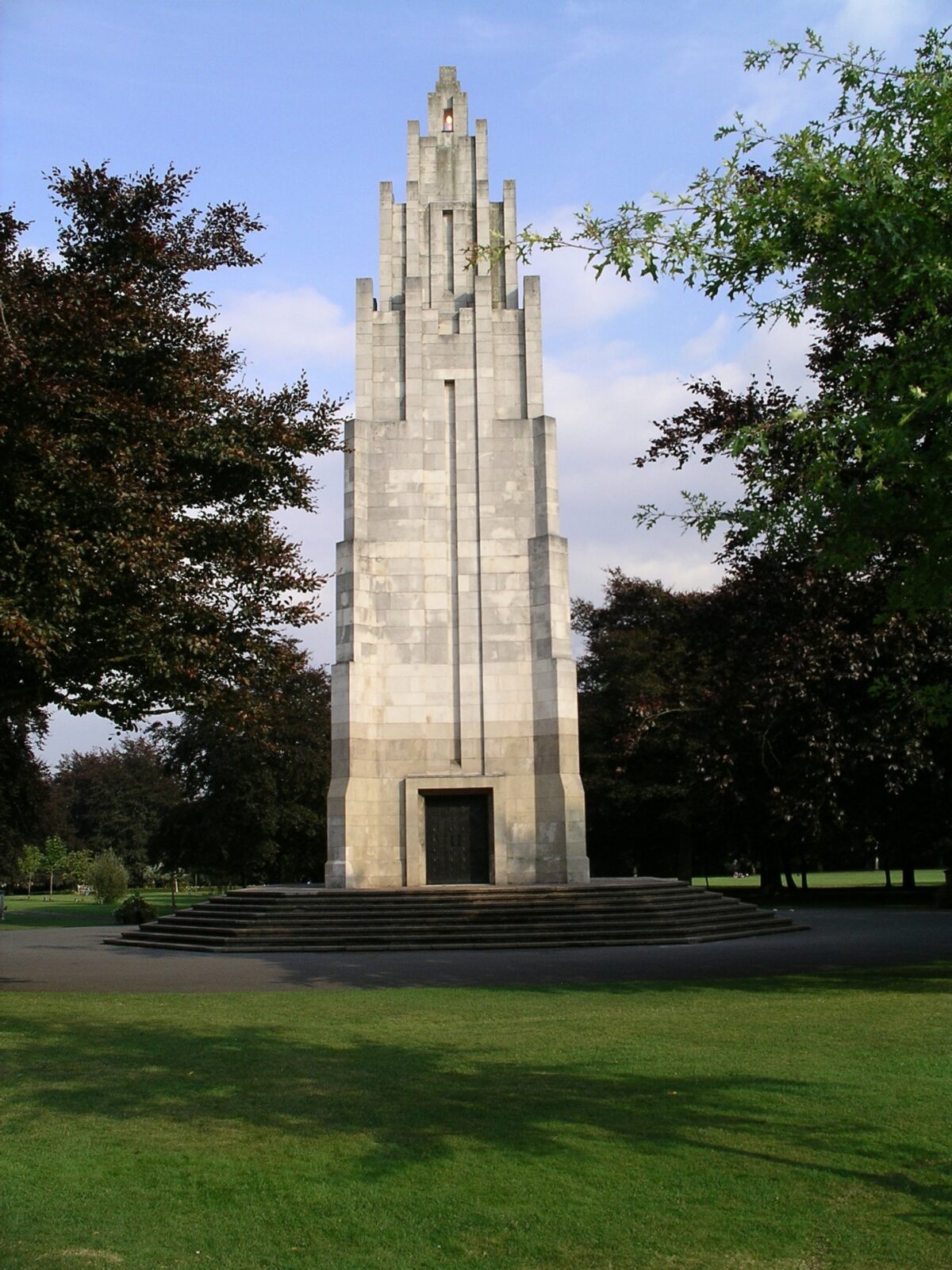 War Memorial Park large photo 1