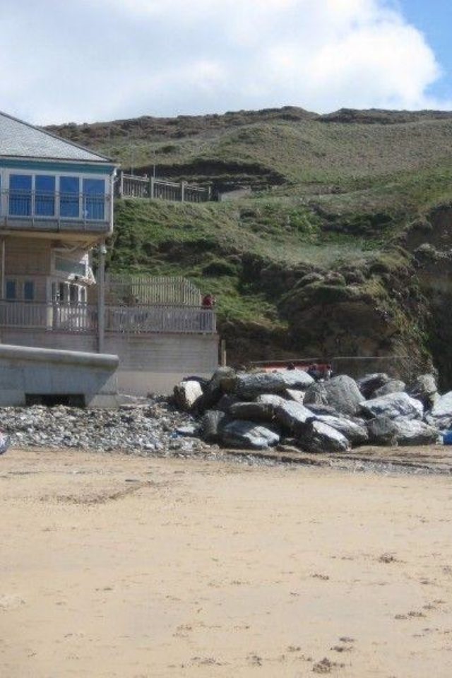 Dog walk at Watergate Bay · Cornwall · Walkiees