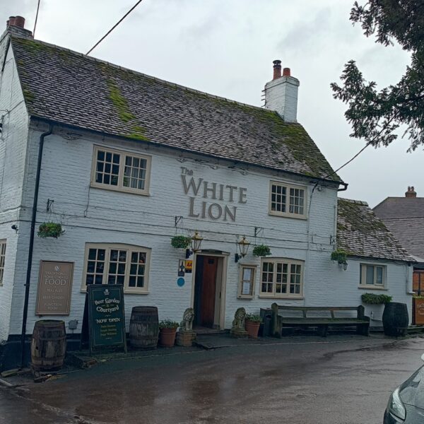 Wheely Down  Farm Lane to Denmead (Wayfarer's Walk) photo 4