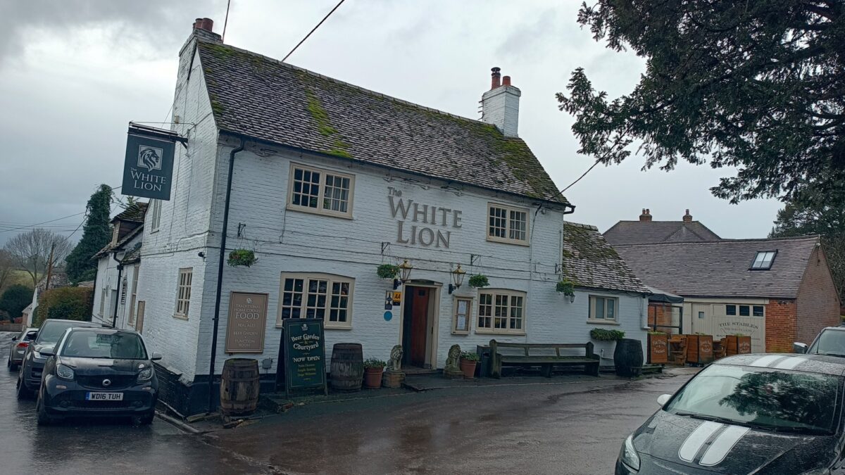 Wheely Down  Farm Lane to Denmead (Wayfarer's Walk) large photo 4
