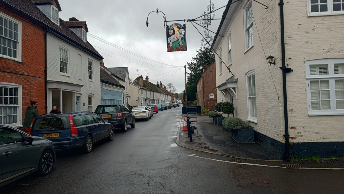 Wheely Down  Farm Lane to Denmead (Wayfarer's Walk) large photo 6